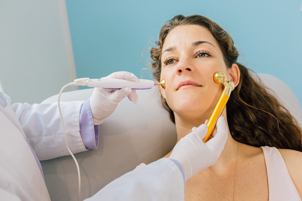 Hautärztin Neuss – Dr. Lilian Vourvouli-Rickers – Leistungen – Hautverjüngung mittels Radiofrequenz (Pelleve) Hautärztin Neuss - Dr. Lilian Vourvouli-Rickers - Leistungen - Hautverjüngung mittels Radiofrequenz (Pelleve)