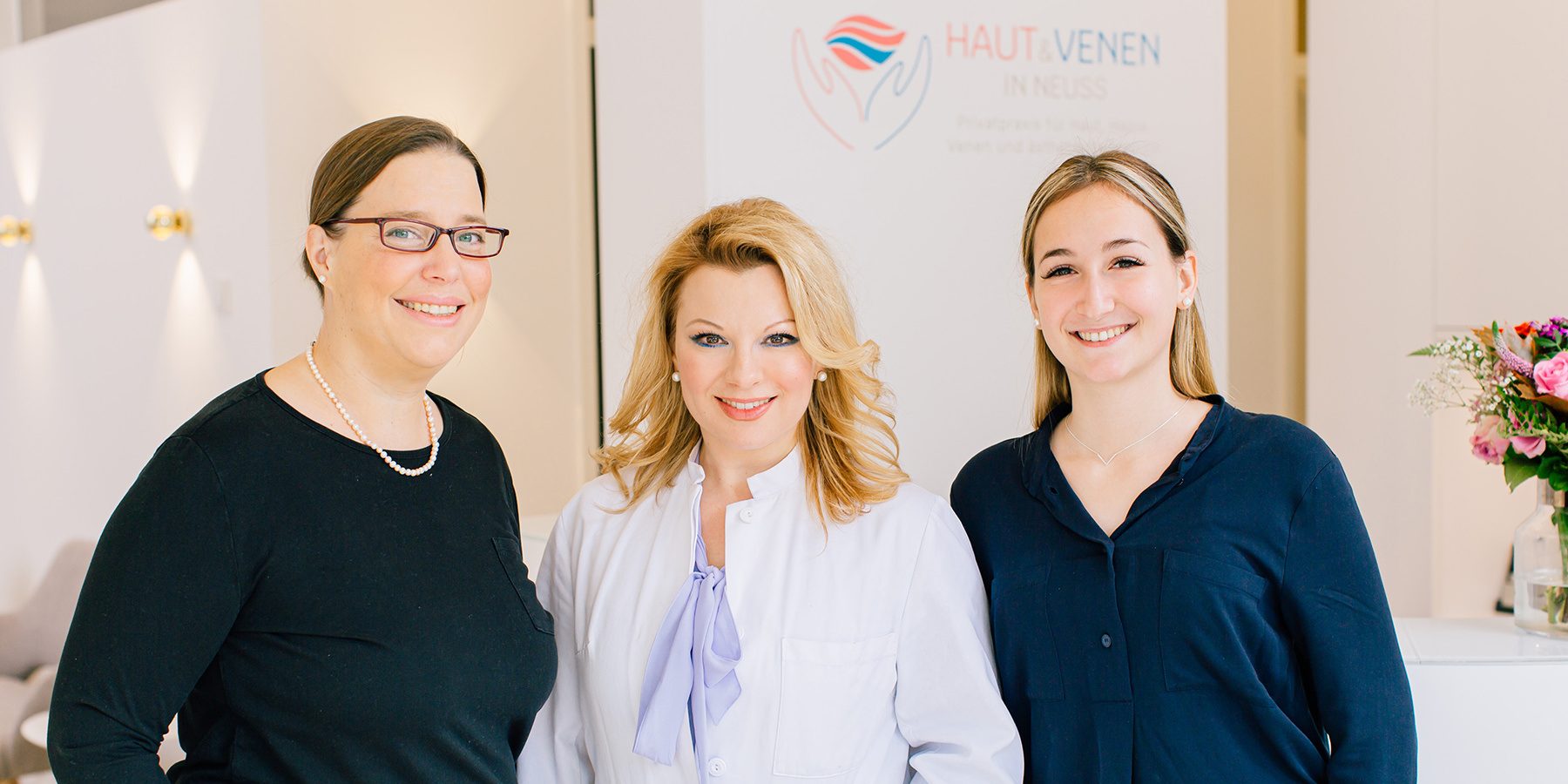 Hautärztin Neuss - Dr. Lilian Vourvouli-Rickers - Team - Dr. Lilian Vourvouli-Rickers - Team - Dr. Lilian Vourvouli-Rickers, Monika Schmitz & Maria Cleff